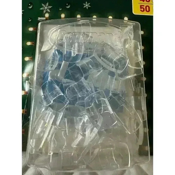 3M Command Indoor Outdoor Light Clips 46 Clips and 50 Strips Hangs 80 ft - Picture 2 of 4